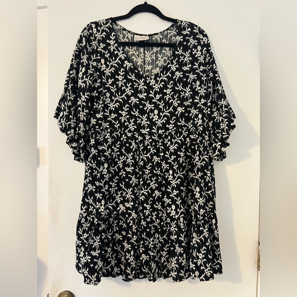 Universal Thread White/Black Tiered Dress Short Bell Ruffle Sleeve Sz S (E127)
